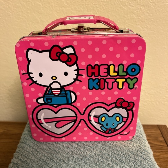 Hello Kitty - Picture 2 of 5